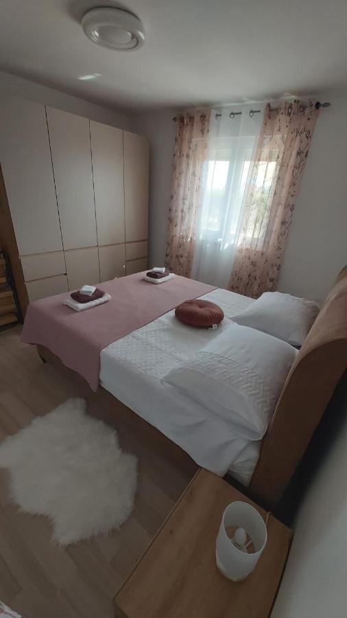 Luka Apartman Galovac  Kültér fotó