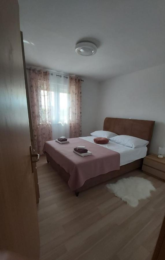 Luka Apartman Galovac  Kültér fotó