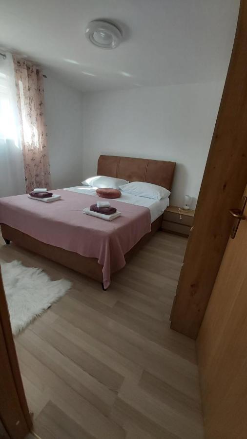 Luka Apartman Galovac  Kültér fotó